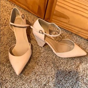 Tan/ blush pink pointed heels